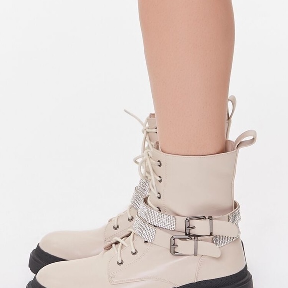 Women’s Booties forever 21 combat - Picture 2 of 4